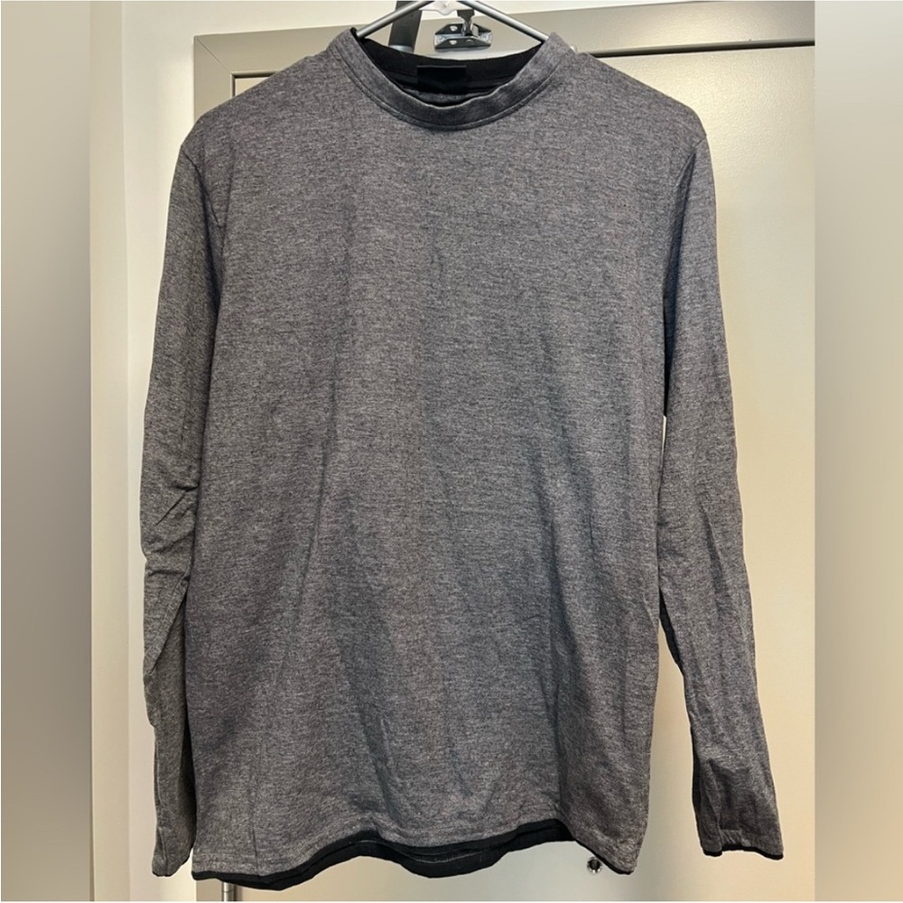 Men’s long sleeve tshirt (size s)